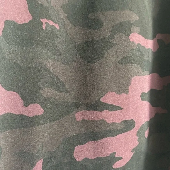 Lululemon THE Short 9.5” Men’s Shorts in Incognito Camo Red - Size Small - Picture 4 of 9